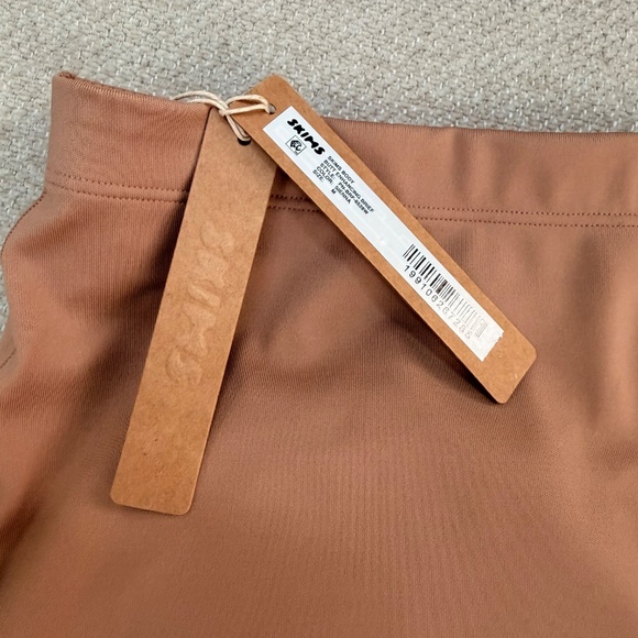 SKIMS BODY BUTT ENHANCING PADDED BRIEF (NWT, Size M, Color SIENNA) - Picture 2 of 2